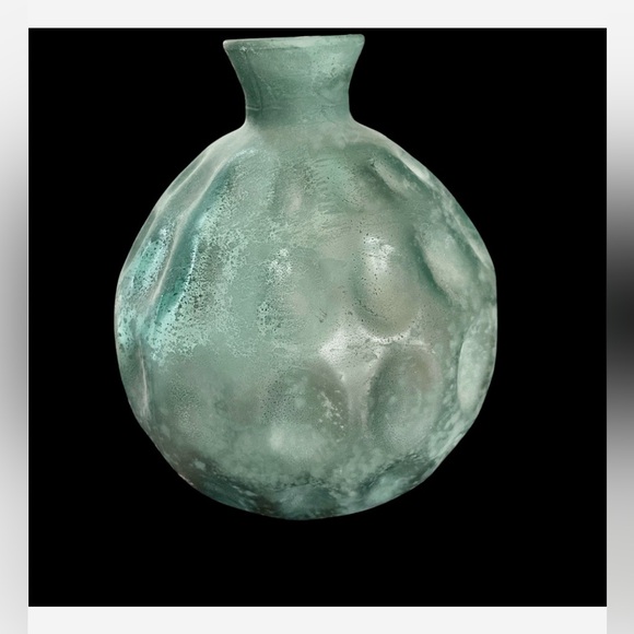 Textured Recycled Glass Green Vase
Made in Spain ๐ช๐ธ - Picture 3 of 10